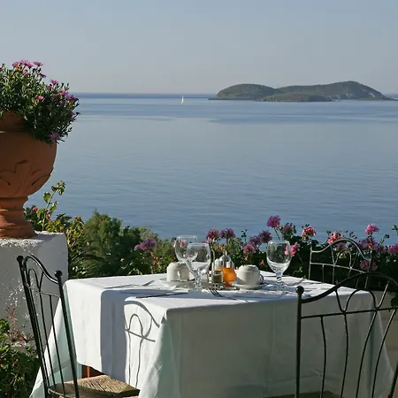 Andros Hotel 3*